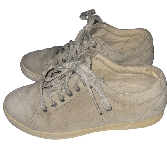 UGG Women's Beige Sneakers Suede Leather Lamb Lined Size 6.5 - Picture 2 of 6